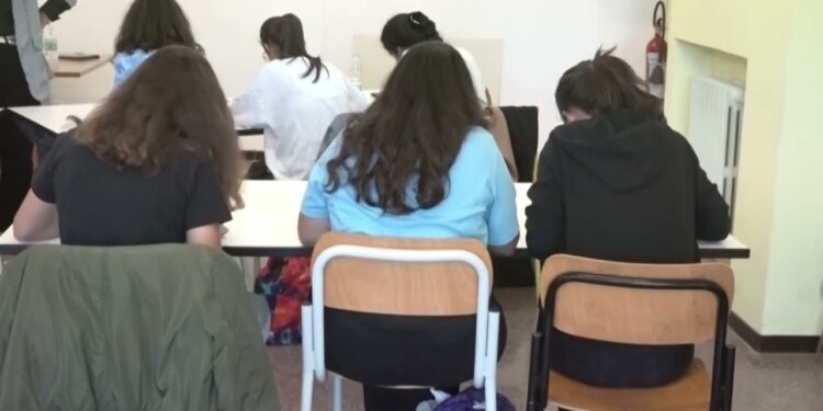 Bari, A Settembre Riaprono Le Scuole: C’è Chi Inizia Il 4 E Chi Il 16. “il Caldo? Sarà Un Problema” – Video