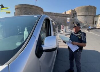 Taxi E Navette Per Turisti, Scoperti 17 Abusivi In Salento: La Finanza Raccoglie Testimonianze Passeggeri – Video