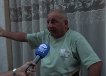 Secchi d’acqua dalle case per aiutare a spegnere l’incendio, i residenti di Bari vecchia chiedono più sicurezza – VIDEO