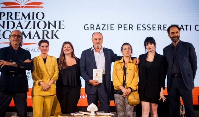 Fondazione Megamargk, Foto Finalisti Ed. 2023 Con Neri Marcorè E Luca Ward (1)