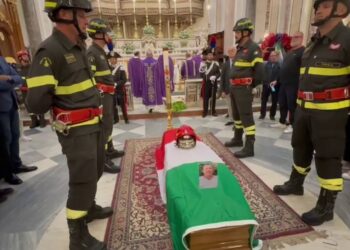 L’ultimo Saluto Di Foggia Ad Antonio Ciccorelli, Il Vigile Del Fuoco Morto Nei Soccorsi Per Il Maltempo – Video
