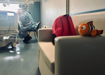 Bari, Donate Due Poltrone Letto Per I Caregiver Al Policlinico: “dalla Nostra Rarità Un Cambiamento Per Altri” – Video