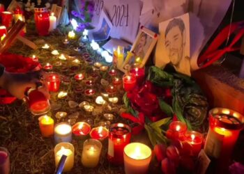 Candele, Lacrime E Canzoni: Bari Ricorda Liam Payne (one Direction). Raccolti Fondi Per Centro Di Salute Mentale – Video