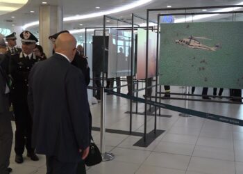 ‘le Ali Della Polizia’, I 50 Anni Di Volo Delle Forze Dell’ordine In 16 Scatti In Mostra In Aeroporto – Video