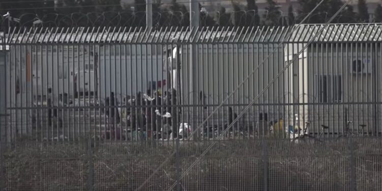 Migranti Cara Bari