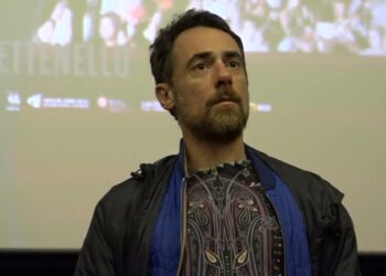Bari, Elio Germano presenta il film su Berlinguer: “Coraggioso e rispettoso di un popolo poco raccontato” – VIDEO
