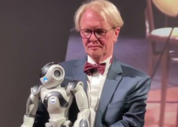 Al Festival Pianistico Di Bari C’è Dolly, Il Robot Che Con L’ai Disegna Emozioni Con La Musica – Video