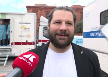 Bari, Martin Castrogiovanni Visita Il Villaggio Dalla Salute. L’ex Rugbista: “fate Prevenzione” – Video