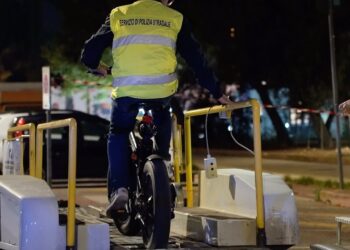 Controlli Su Moto E Bici Elettriche, A Bari Il ‘rullo Mobile’ Della Polizia Locale E Della Motorizzazione: “ma Il 40% Non è A Norma” – Video