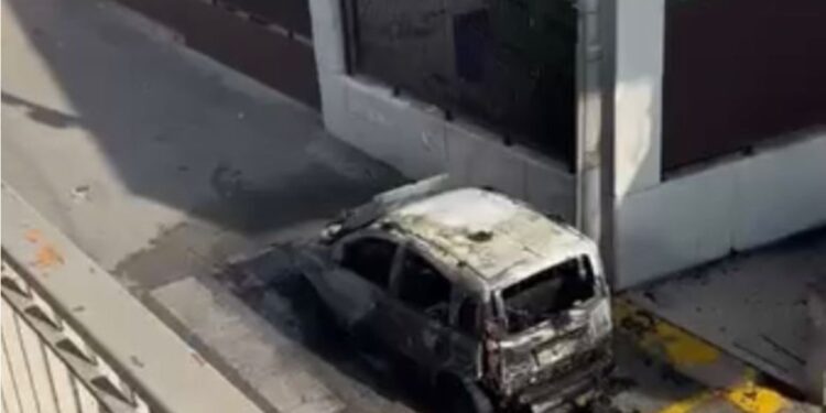 Macchina In Fiamme