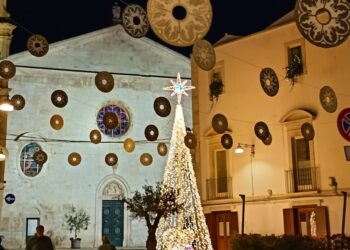 Riapre La Chiesa Madre Di Noci Piazza Plebiscito Allestita Con I Fiscoli Decorativi (3)
