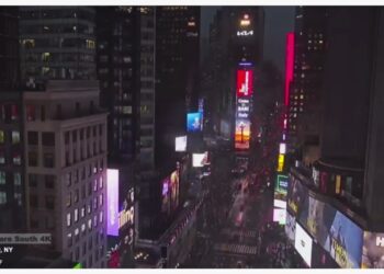‘explore The Christmas Legend. Come To Bari’, Speciale Invito Di Natale Sul Grattacielo Di Manhattan – Video