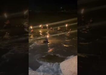 ‘gesù Bambino Arriva Dal Mare’, Marinai E Timpanisti: A Bari Vecchia Si Accende La Stella Della Pace – Video
