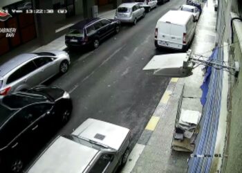 Monopoli, Con Braccialetto Elettronico Insegue In Auto L’ex Compagna E La Minaccia: Arrestato 47enne – Video