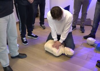 Villaggio Del Lavoratore, 16 Residenti Formati Gratuitamente Per L’uso Del Defibrillatore – Video
