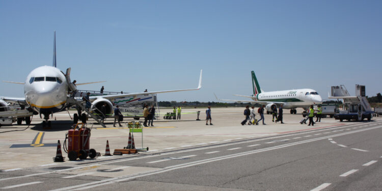 Aeroporto Del Salento Brindisi Piazzale