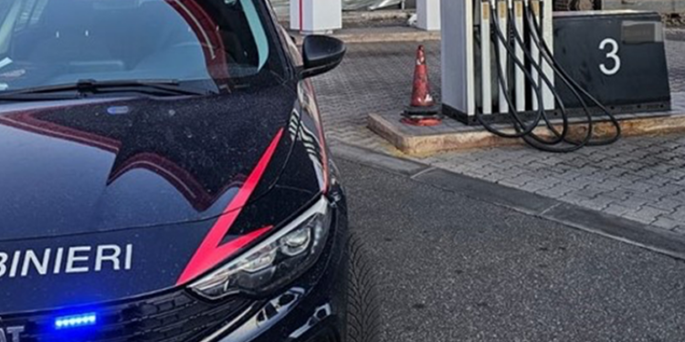 Carabinieri Stazione Di Servizio Benzina