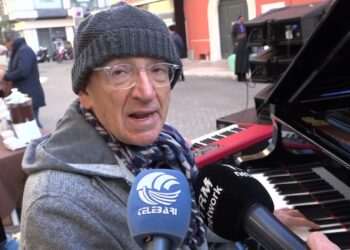 “un Pianoforte Per Strada”, Il Viceministro Sisto A Bari Suona Per I Bimbi Malati Del Policlinico – Video