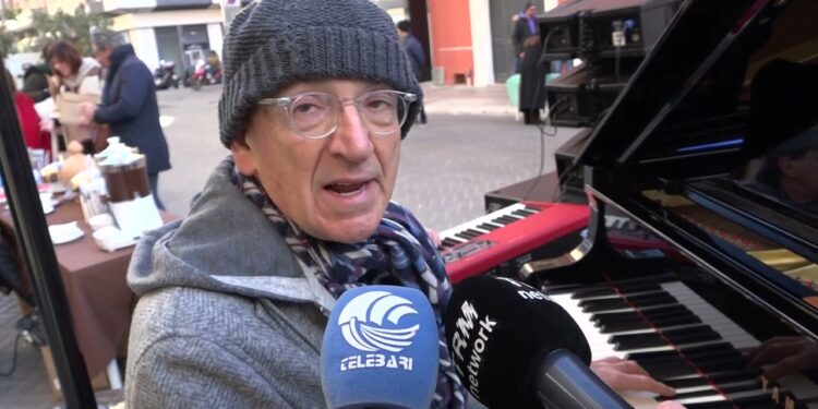 “un Pianoforte Per Strada”, Il Viceministro Sisto A Bari Suona Per I Bimbi Malati Del Policlinico – Video