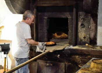 Angelo Di Biccari E Il Forno A Paglia