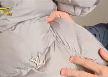 Bari, Dai Piumini Louis Vuitton Alle Felpe Armani: Sequestrati 30mila Capi Contraffatti. “identici Agli Originali” – Video