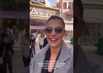 Bianca Guaccero A Sanremo, Primo Messaggio Ai Fan Dall’ariston: “felicissima Ed Emozionata” – Video
