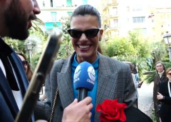 Sanremo, Tra I Fiori Anche Bianca Guaccero Ma Con Nostalgia Di Puglia: “ci Vediamo A Presto A Bitonto” – Video