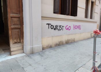 Tourist go home