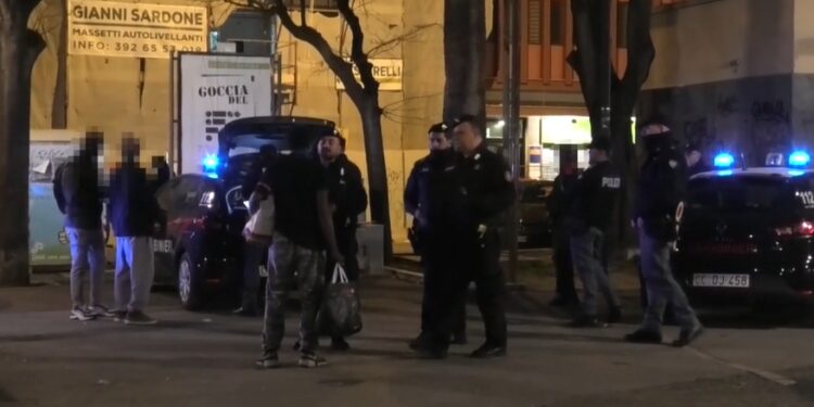 Controlli Carabinieri Polizia Piazza Umberto