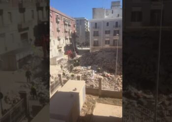 Crollo Palazzo A Bari, Pompieri Scavano In Casa Della Dispersa: Niente Telefono. “forse Non Con Lei” – Video