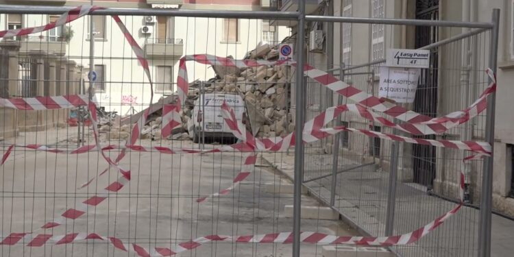 Crollo Palazzo A Bari, Zona Off Limits. I Residenti Delle Case Vicine: “rispettate La Privacy” – Video