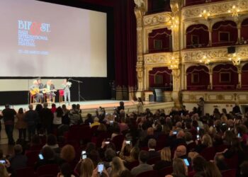 Fabi Silvestri Gazzè, Show Al Petruzzelli Per Il Bif&st: Mini Concerto A Sorpresa Dopo La Proiezione – Video