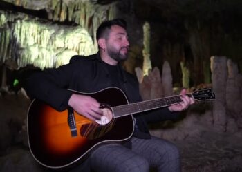 La Magia Di Pino Daniele Nelle Grotte Di Castellana: “le Sue Canzoni, Nel Giorno Dei Suoi 70 Anni” – Video