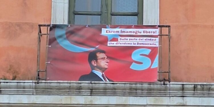 Striscione Sindaco Istanbul