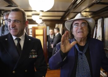 L’amerigo Vespucci In Puglia, Sul Veliero Arriva Al Bano: Visita A Sorpresa E Show Al Pianoforte – Video