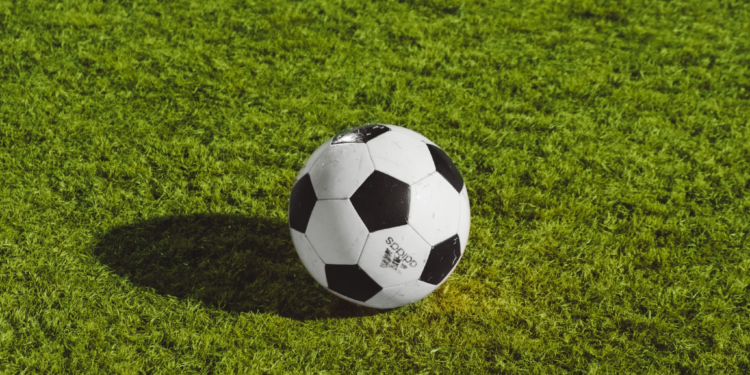 Test Biancorosso calcio pallone