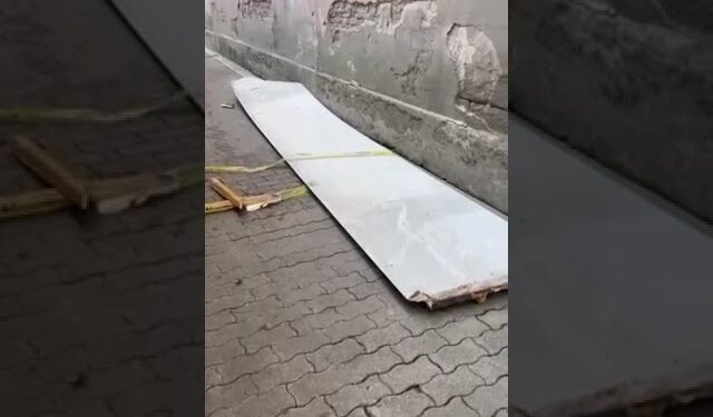 Vento Forte A Bari, Paura Al Libertà: Volano Pezzi Di Pergolato Al Mercato Rionale Di Via Nicolai – Video