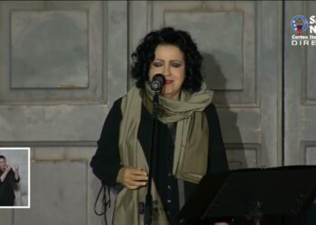 Corteo Di San Nicola, Antonella Ruggiero Conquista Bari: Canta “ave Maria” Davanti Alla Basilica – Video