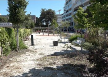 Erbacce E Incuria Nel Giardino Del ‘quartierino’, Ripulita L’area Verde: “ma Resta Lo Stato Di Degrado” – Video