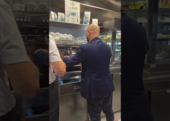 Strasburgo, Barese E ‘barista’: Il Video Dell’eurodeputato Picaro. “vi Spiego Come Si Fa Il Caffè” – Video