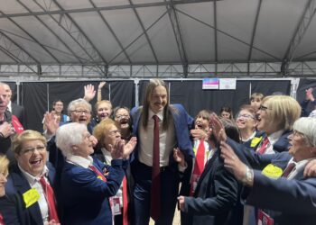 Tommy Cash Con Le 'nonne Di Ostuni'