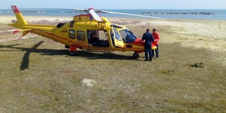 Sanità: Eliambulanza Sulla Spiaggia Di Senigallia