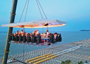 Dinner In The Sky 4