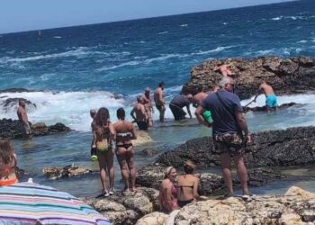 Mare Agitato, Donna Rimane Bloccata Su Uno Scoglio A Polignano: Salvata Dai Vigili Del Fuoco – Video