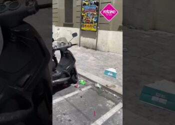 Ultimo Giorno Di Scuola A Bari, La ‘festa’ Col Lancio Di Uova E Farina: “altra Stupida Tradizione” – Video