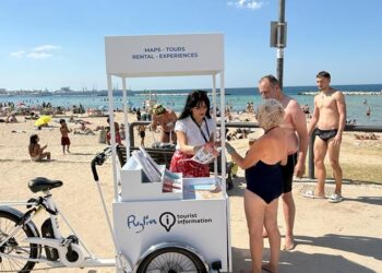 07 07 25 Nuovo Info Point Comunale Mobile Al Via Le Attività A Pane E Pomodoro Con Assessore Petruzzelli 1