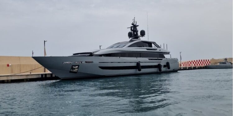Yacht Cala Ponte Marina