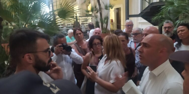 Taranto dimissioni sindaco