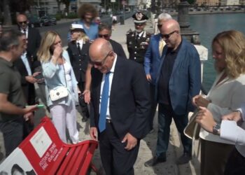 Bari, Inaugurata Sul Lungomare La Panchina Della Legalità: “la Mafia è Un Problema Culturale” – Video