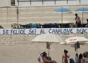 Bari, Tutti Pazzi Per ‘canalone Beach’: “spiaggia Pulita E Bel Mare, Meglio Di Così Non Si Può” – Video